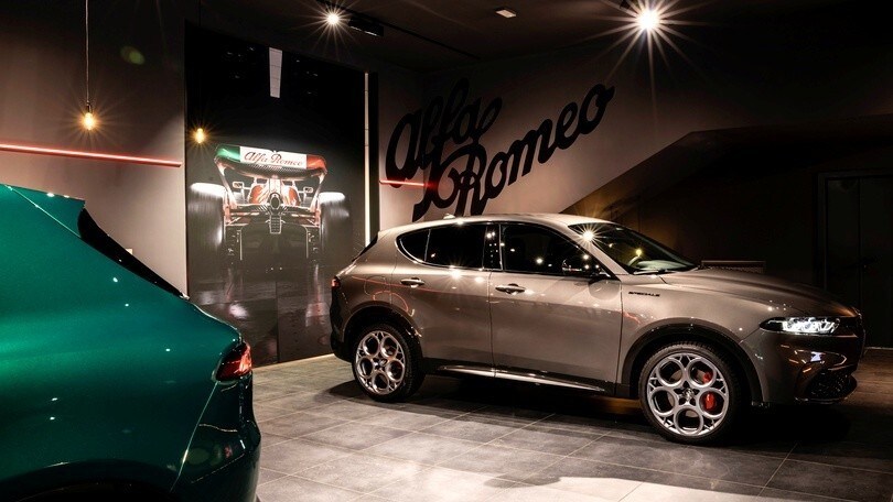 Alfa Romeo, Tonale e la storia del marchio nel nuovo showroom di Milano