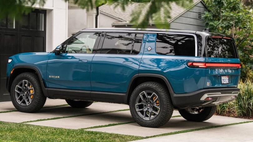 Problemi per Rivian R1S, consegne posticipate a fine 2022