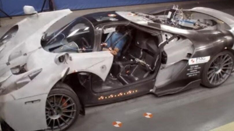 La supercar così tosta da non aver bisogno di aribag