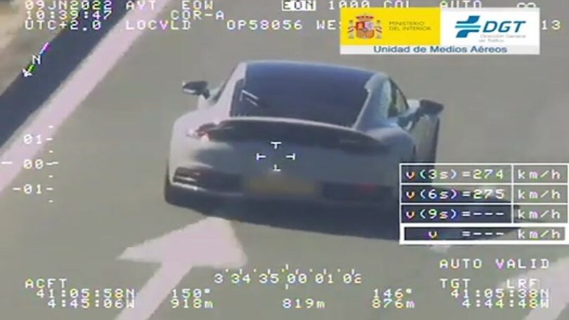 Porsche in fuga, l'incredibile inseguimento sul filo dei 300 km/h