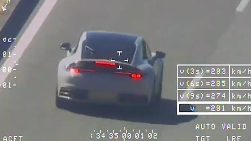 Porsche a 285 km/h in fuga: l’inseguimento in elicottero