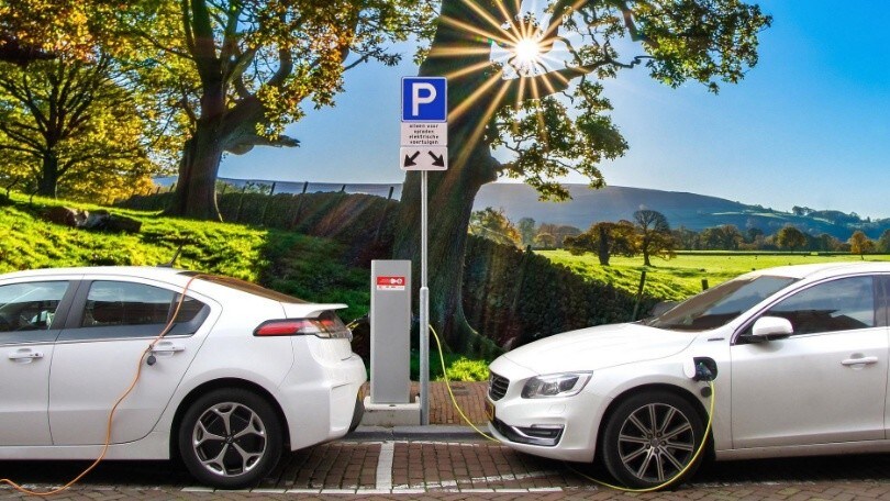 Auto elettriche: la metà dei punti di ricarica è in soli 2 Paesi europei