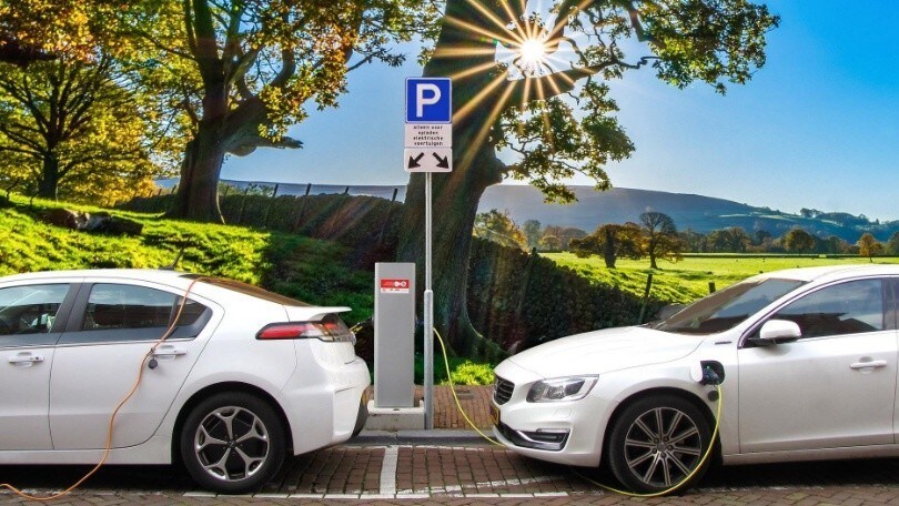 Auto elettriche: la metà dei punti di ricarica è in soli 2 Paesi europei