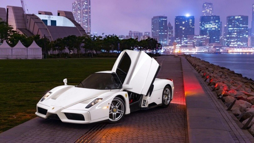 Ferrari Enzo, all'asta esemplare unico in Bianco Avus