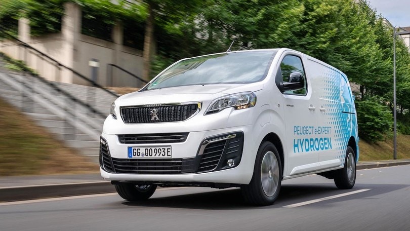 Peugeot e-Expert Hydrogen, fuel cell ricaricabile anche "alla spina"
