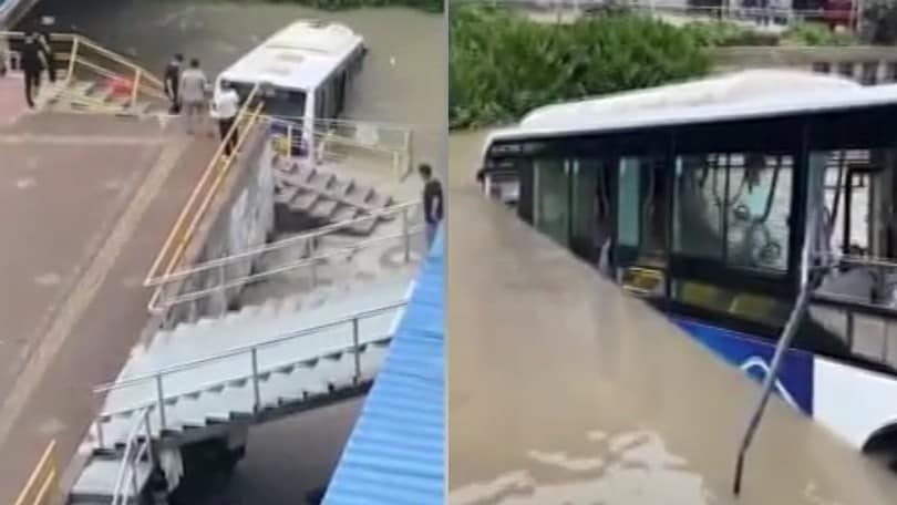 Cina, autista ha un malore e l'autobus cade nel fiume