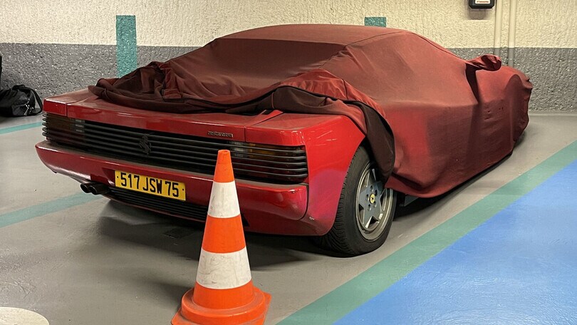 Ferrari Testarossa abbandonata da 20 anni