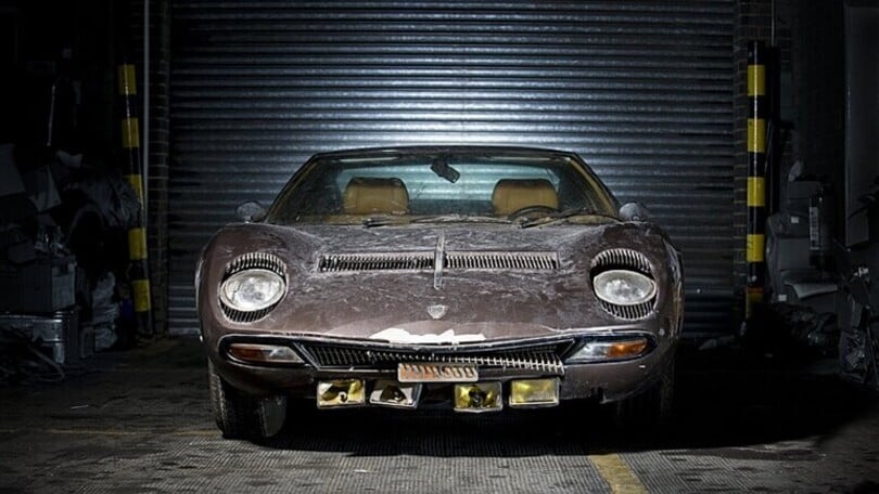 La Lamborghini Miura da 375 cv abbandonata per 40 anni in un parcheggio