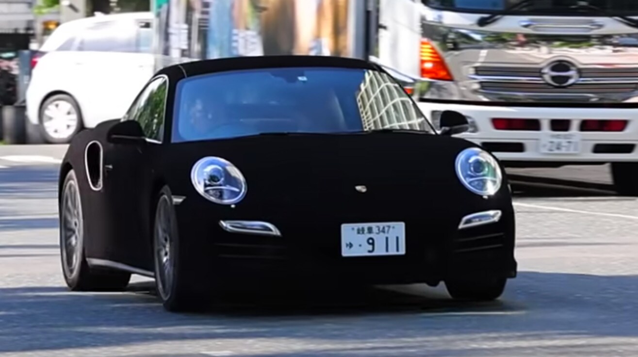 Porsche 911, in Giappone diventa nerissima con la vernice Musou