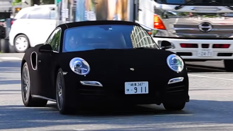 Porsche 911, in Giappone diventa nerissima con la vernice Musou