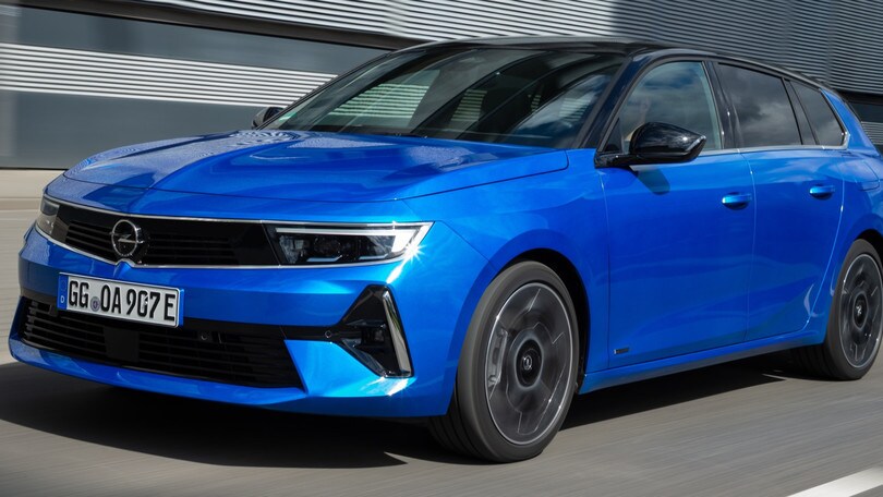 Opel Astra Sports Tourer, la wagon compatta è anche ibrida plug-in