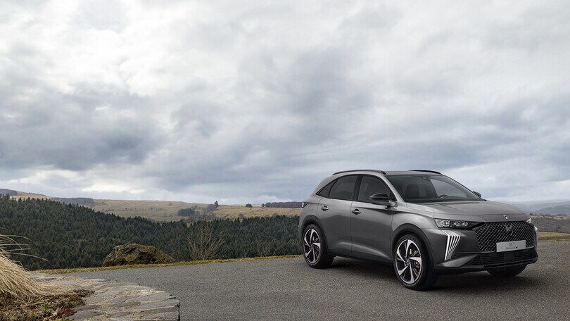 Nuova DS 7 E-Tense