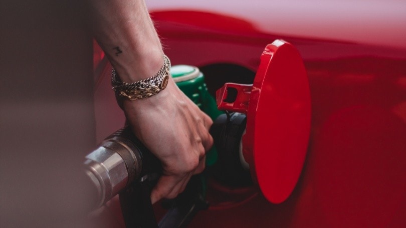 Caro benzina, taglio accise e crisi di governo: i possibili scenari