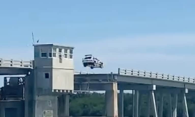 Gymkhana, il salto dal ponte di Travis Pastrana con la Subaru da 900 cv