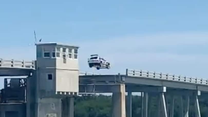 Gymkhana, il salto dal ponte di Travis Pastrana con la Subaru da 900 cv