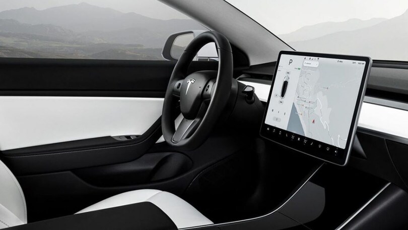 Tesla, tutti gli ultimi aggiornamenti software OTA dei modelli