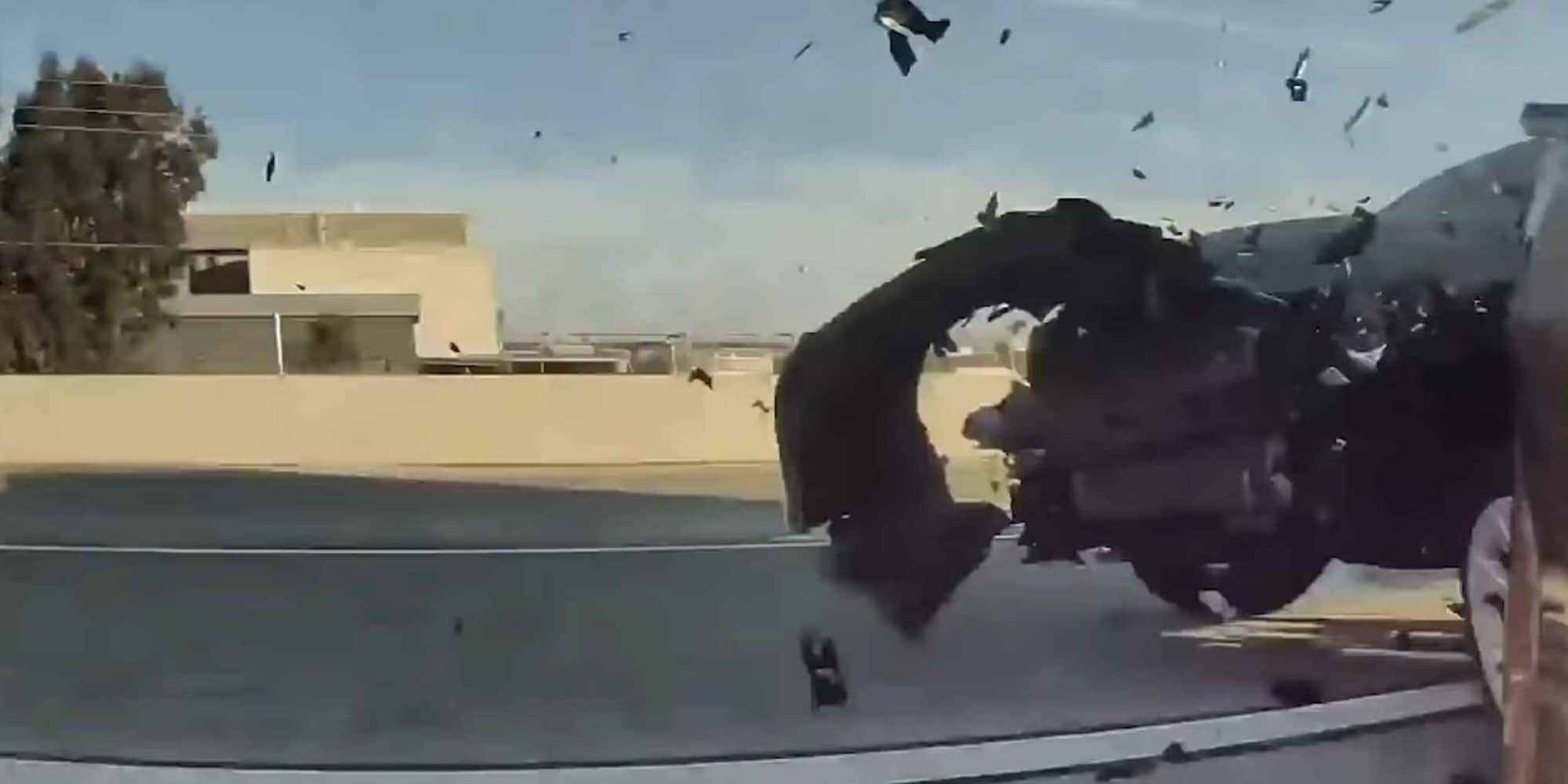 Il video degli incidenti di auto Tesla spopola sul Web