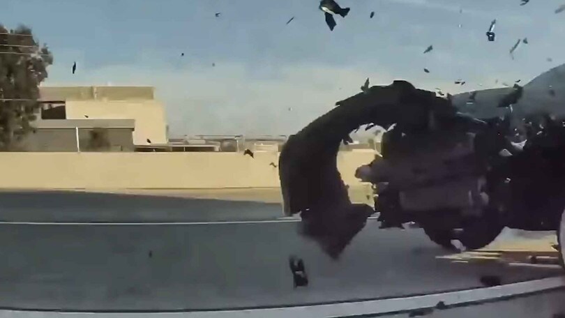 Il video degli incidenti di auto Tesla spopola sul Web