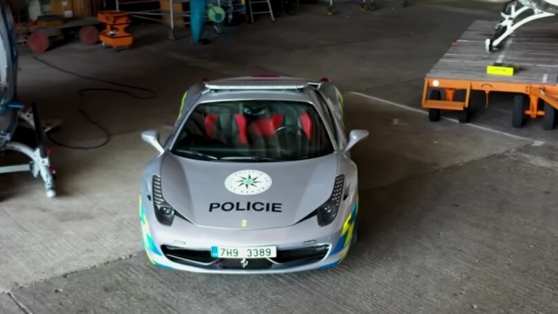 Una Ferrari 458 Italia sequestrata entra nella flotta della polizia