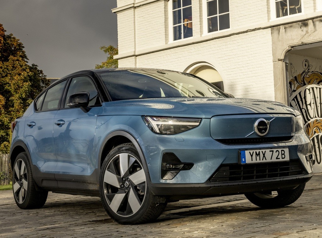 Volvo C40 Recharge, comfort alla spina