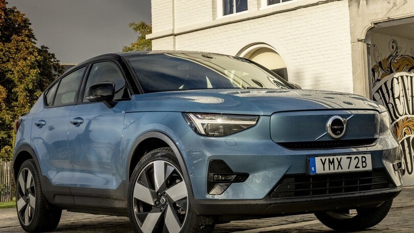 Volvo C40 Recharge, comfort alla spina