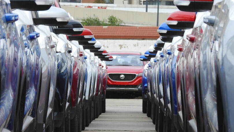 Più profitti che volumi ma con meno lavoratori