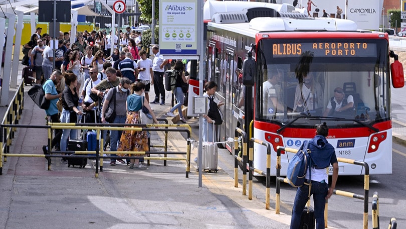Mezzi di trasporto pubblici: in Italia circolano tanti "vecchietti"