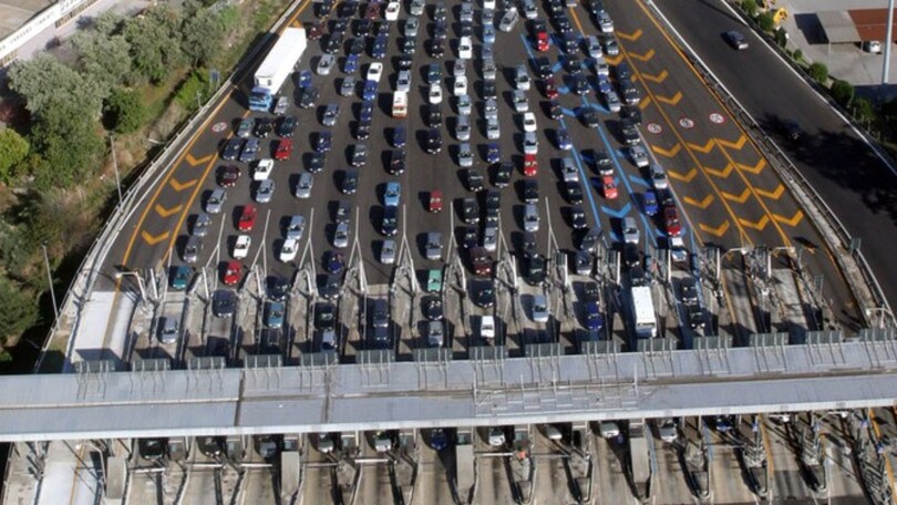 Traffico, previsioni da incubo per Ferragosto: tutte le info su viabilità e strade