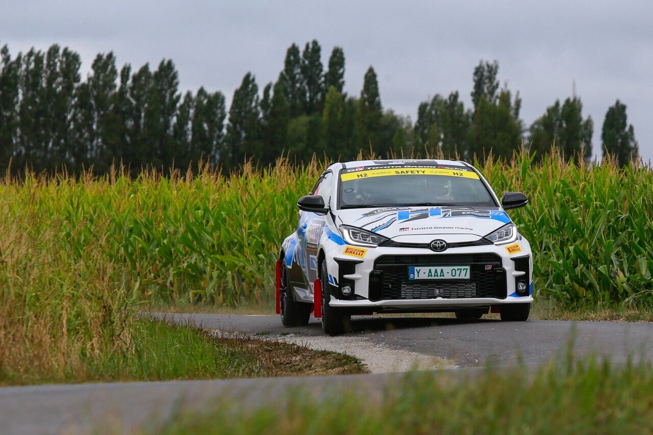Akio Toyoda al volante della a GR Yaris H2 a idrogeno