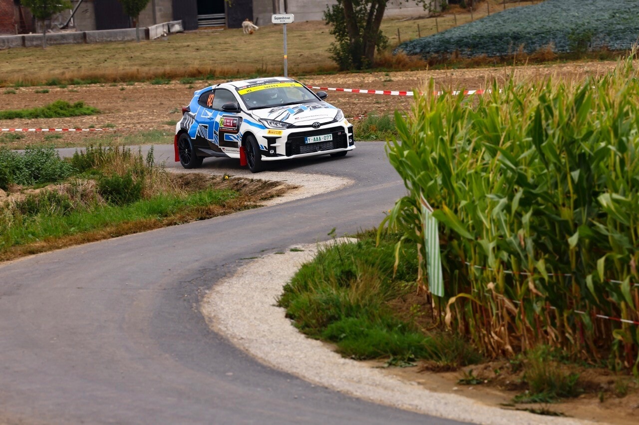 Akio Toyoda al volante della a GR Yaris H2 a idrogeno