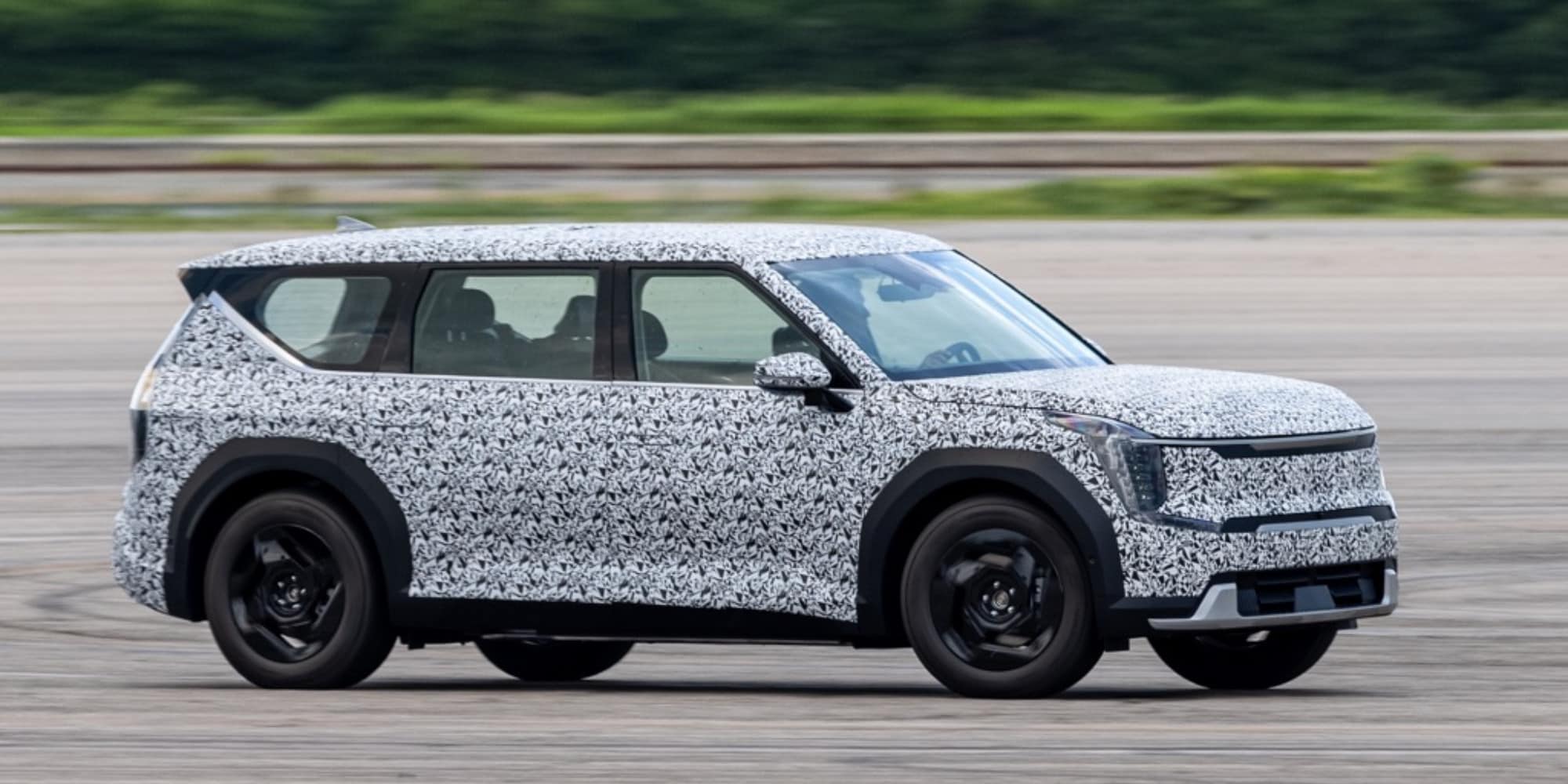 Kia EV9, il grande Suv elettrico si mostra senza veli