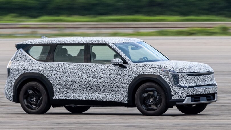 Kia EV9, il grande Suv elettrico si mostra senza veli