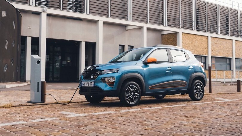 Auto elettriche a noleggio, Francia avanti con il canone calmierato