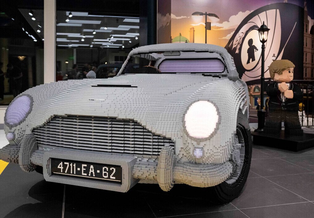 Aston Martin DB5, quella di 007 diventa tutta di Lego