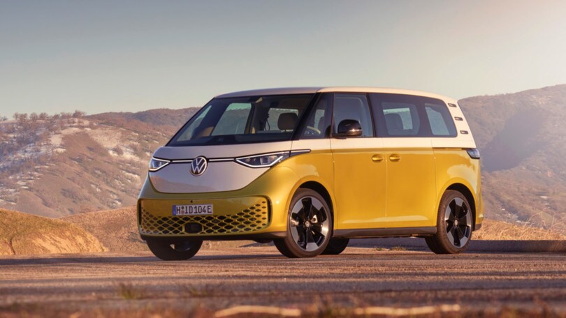 VW ID.Buzz, prezzi e versioni ufficiali per l'Italia del van elettrico