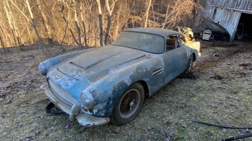Un'Aston Martin rarissima sepolta in un fienile è in vendita e vale una fortuna!