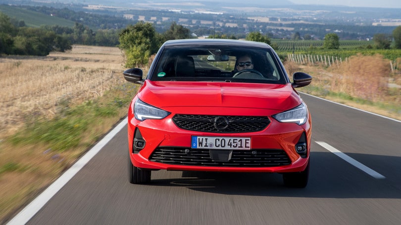 Opel Corsa 40 Anniversary su strada