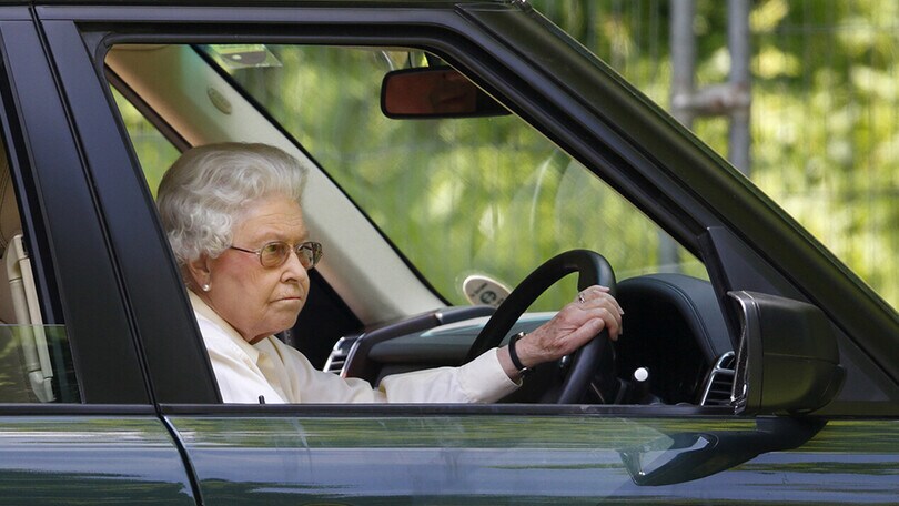 Regina Elisabetta, una vita al volante