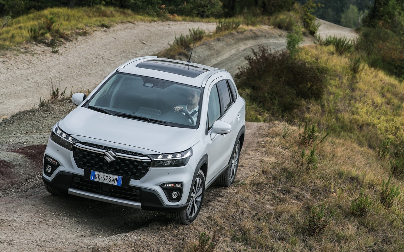 Suzuki S-Cross, la prova dell'ibrida versatile