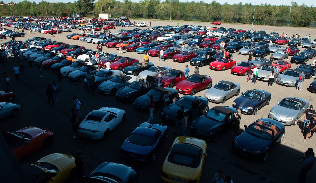 Raduno Mazda MX-5, è record del mondo: 707 vetture presenti
