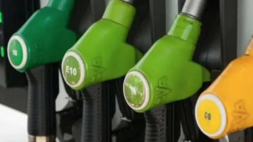 Prezzi carburante, ancora giù benzina e gasolio