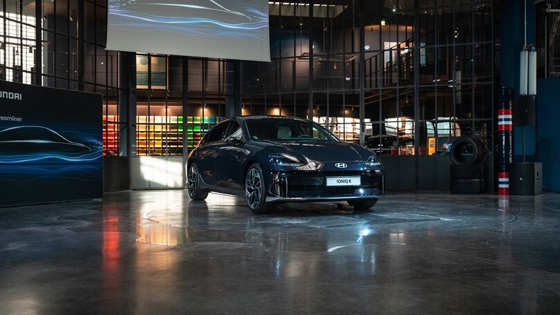 Hyundai Ioniq 6 vista dal vivo