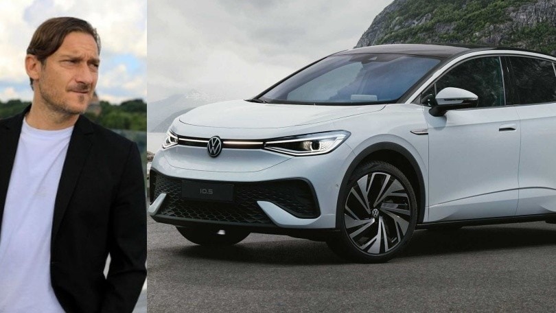 Noemi Bocchi, la fidanzata di Totti in giro con una Volkswagen ID.5