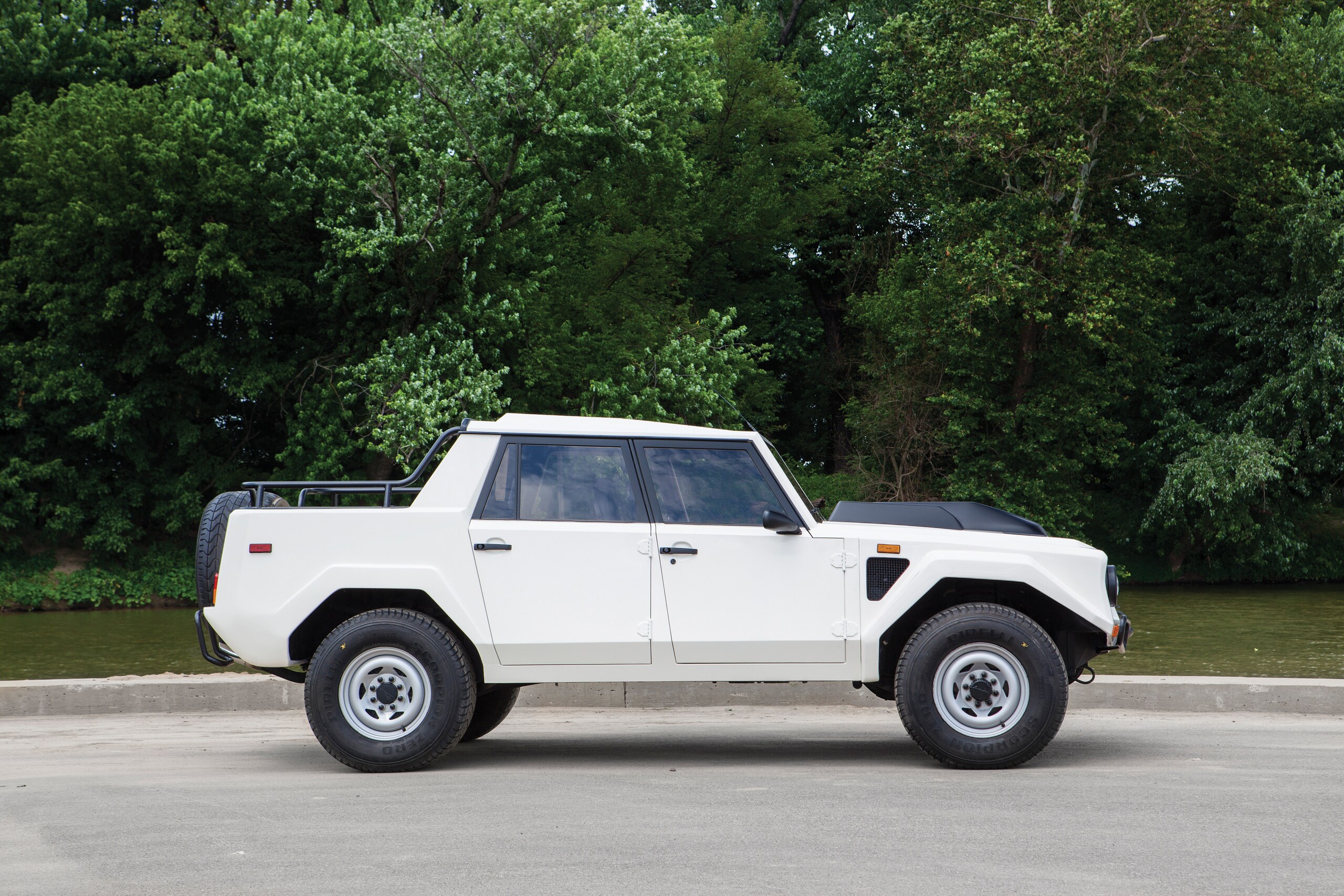 Lamborghini LM002: la "Lambo Rambo" madre di tutti i SUV 