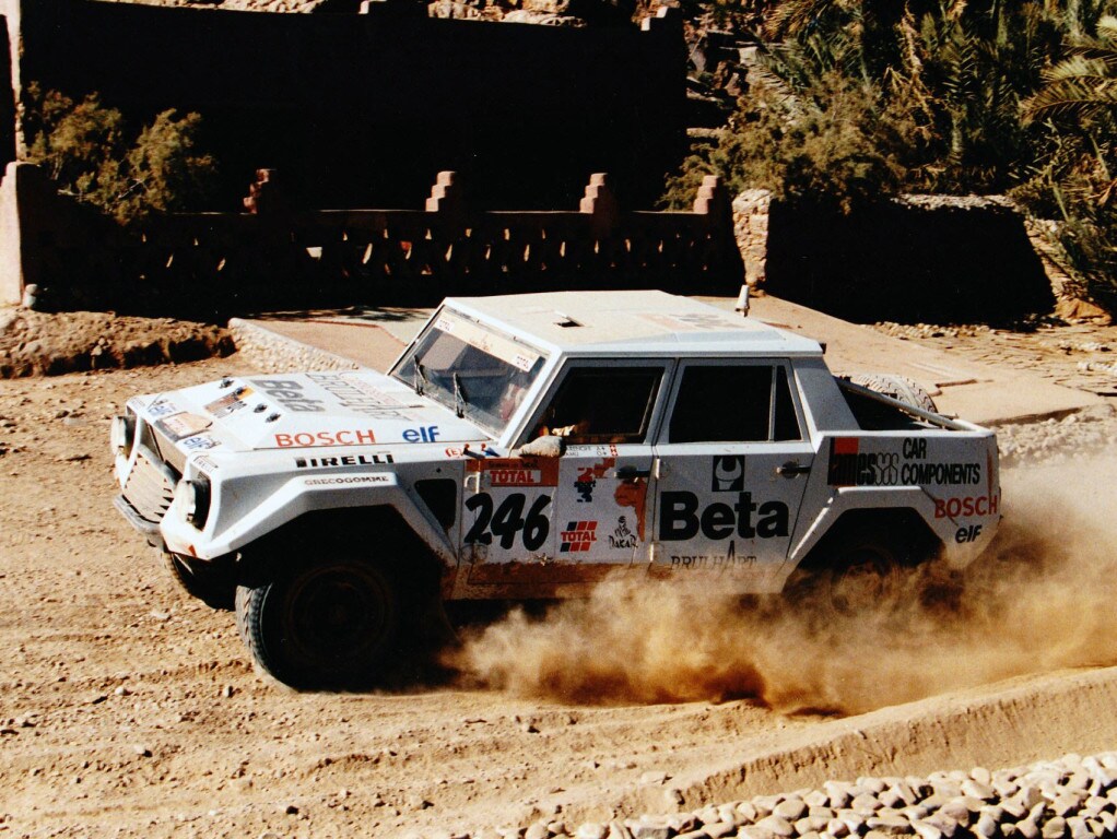 Lamborghini LM002: la "Lambo Rambo" madre di tutti i SUV 