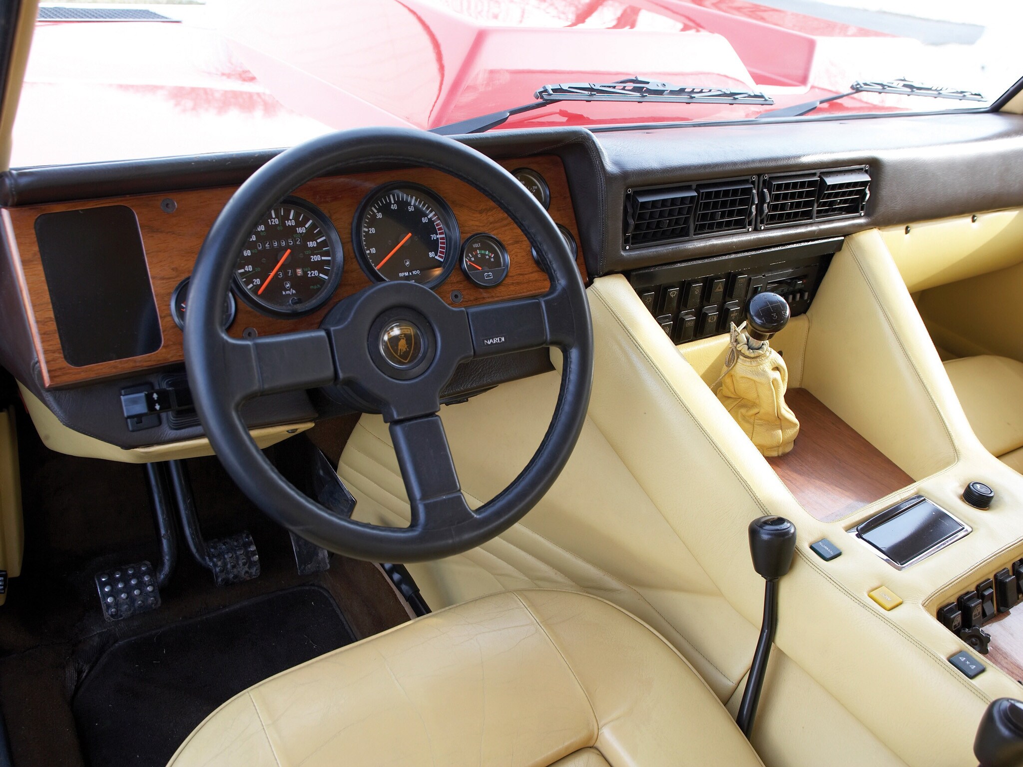 Lamborghini LM002: la "Lambo Rambo" madre di tutti i SUV 