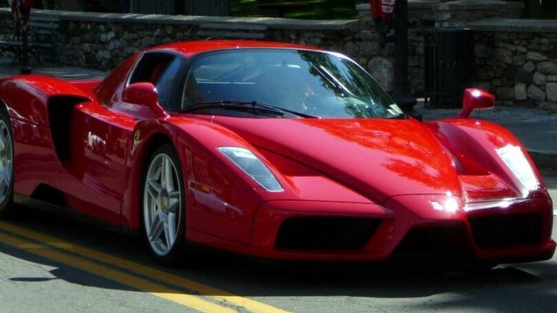 Una rara Ferrari Enzo, distrutta in un incidente!