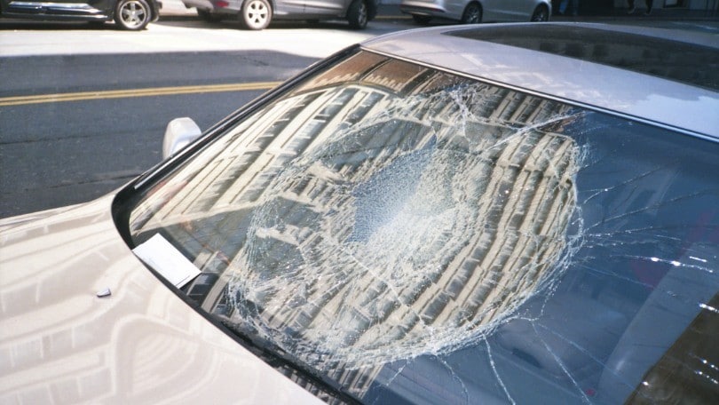 Mestre, auto si immette nel sottopasso e si schianta: 4 feriti