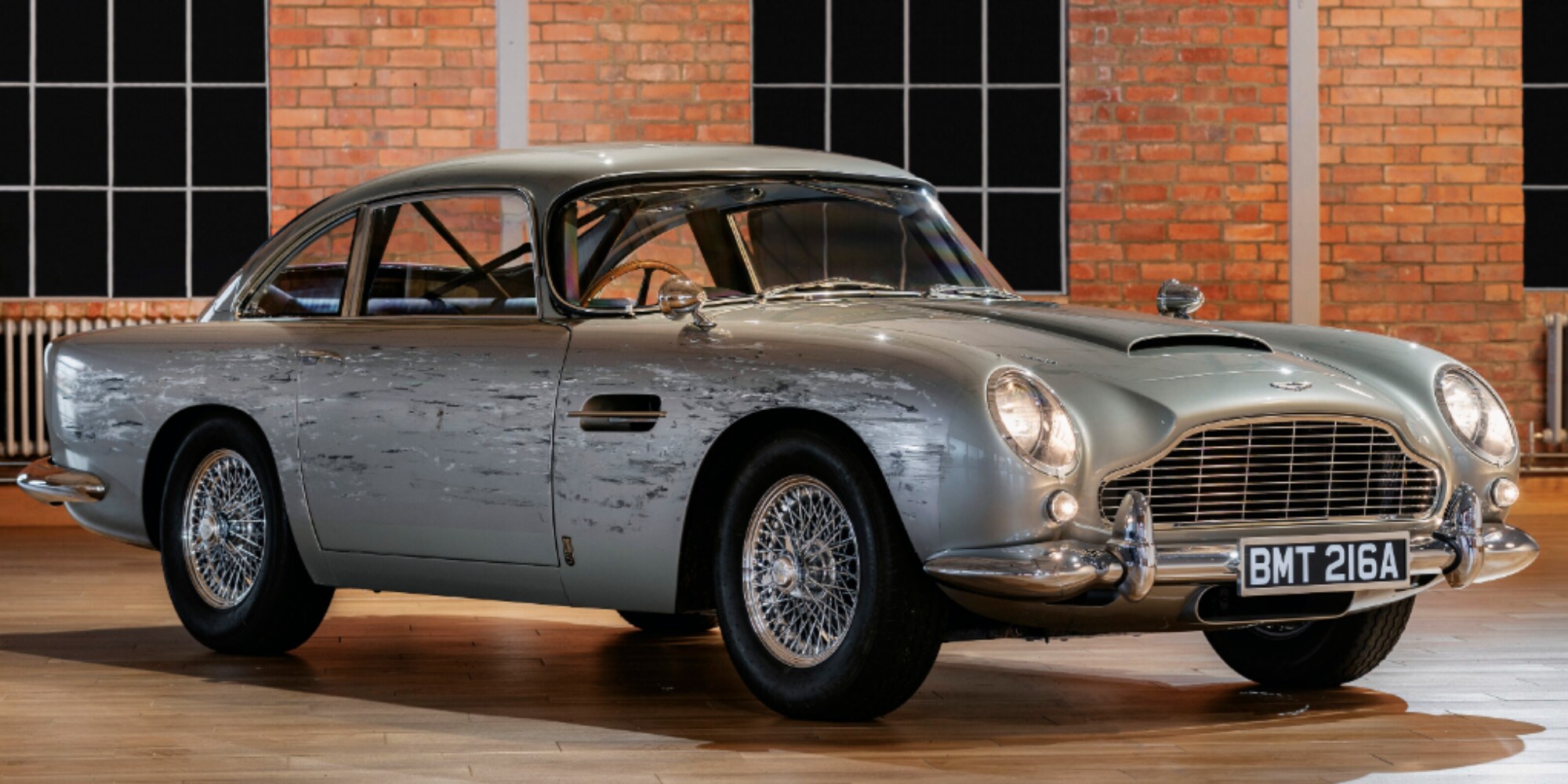 Aston Martin DB5, venduta a una cifra record quella di James Bond