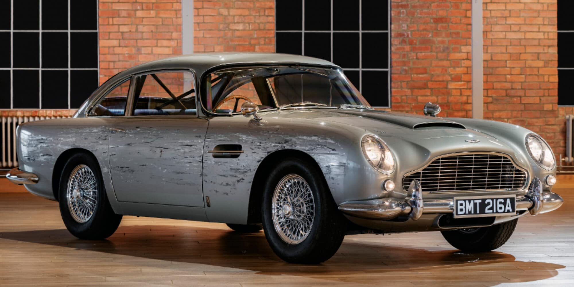 Aston Martin DB5, venduta a una cifra record quella di James Bond